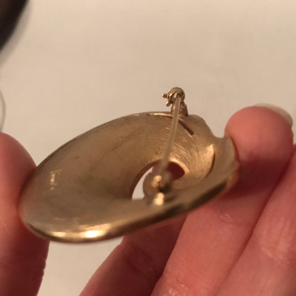 Trifari Vintage Gold Brooch - Picture 4 of 5